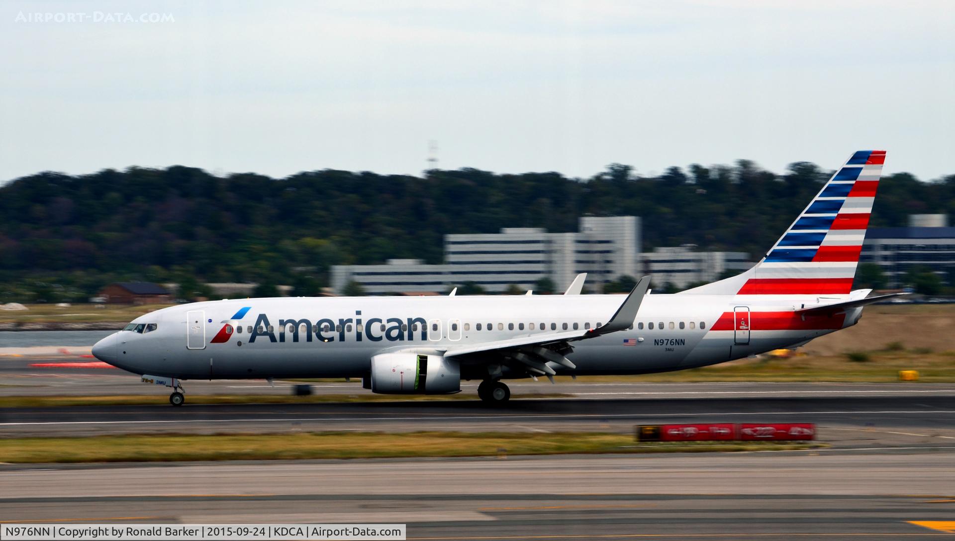 N976NN, 2015 Boeing 737-832 C/N 33243, Landing roll National