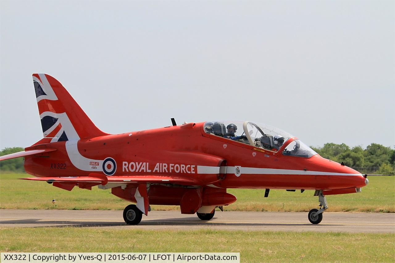 XX322, 1980 Hawker Siddeley Hawk T.1A C/N 165/312147, Royal Air Force Red Arrows Hawker Siddeley Hawk T.1, Taxiing to parking area, Tours - St Symphorien Air Base 705 (LFOT-TUF) Open day 2015