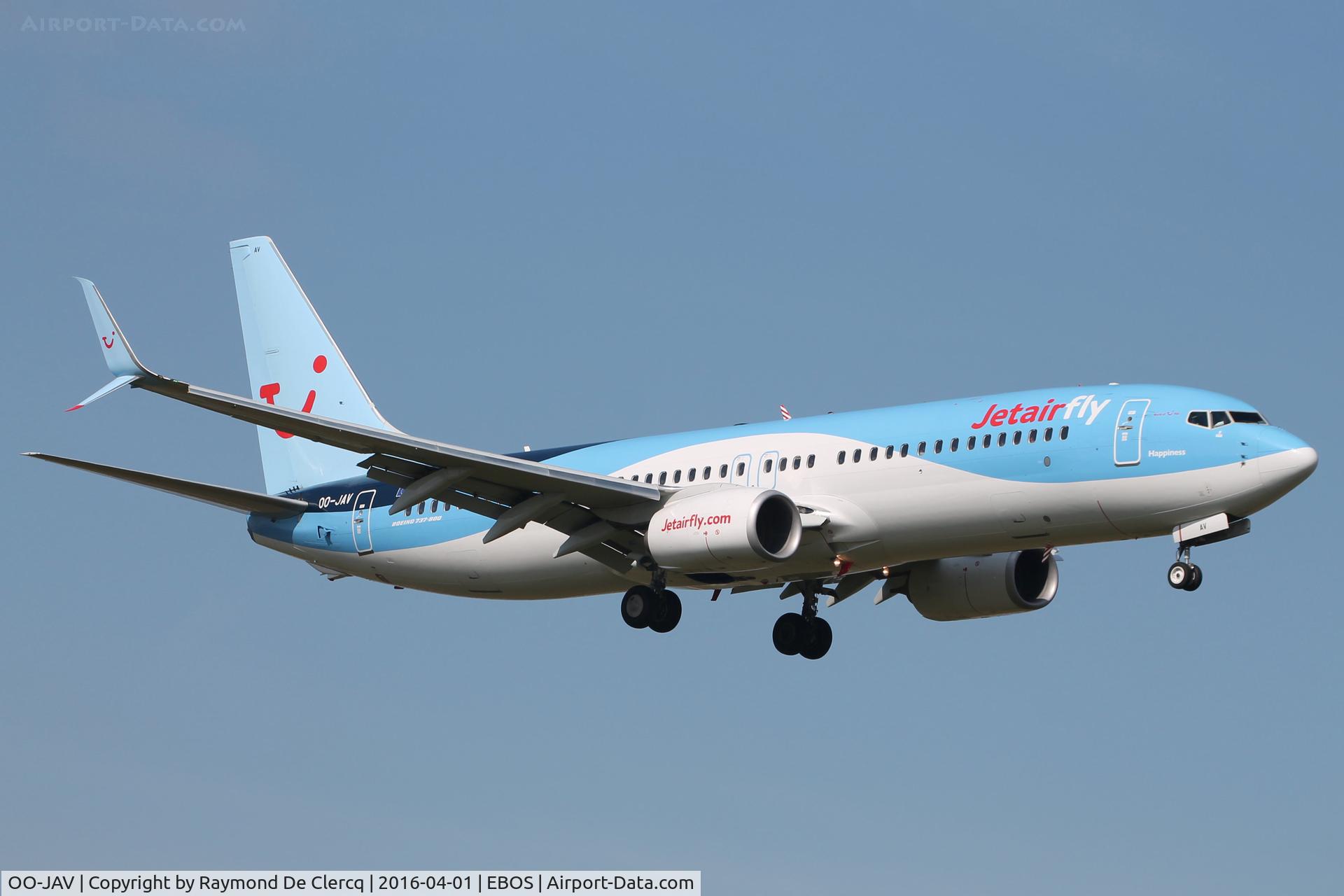 OO-JAV, 2013 Boeing 737-8K5 C/N 40943, Landing at Ostend.