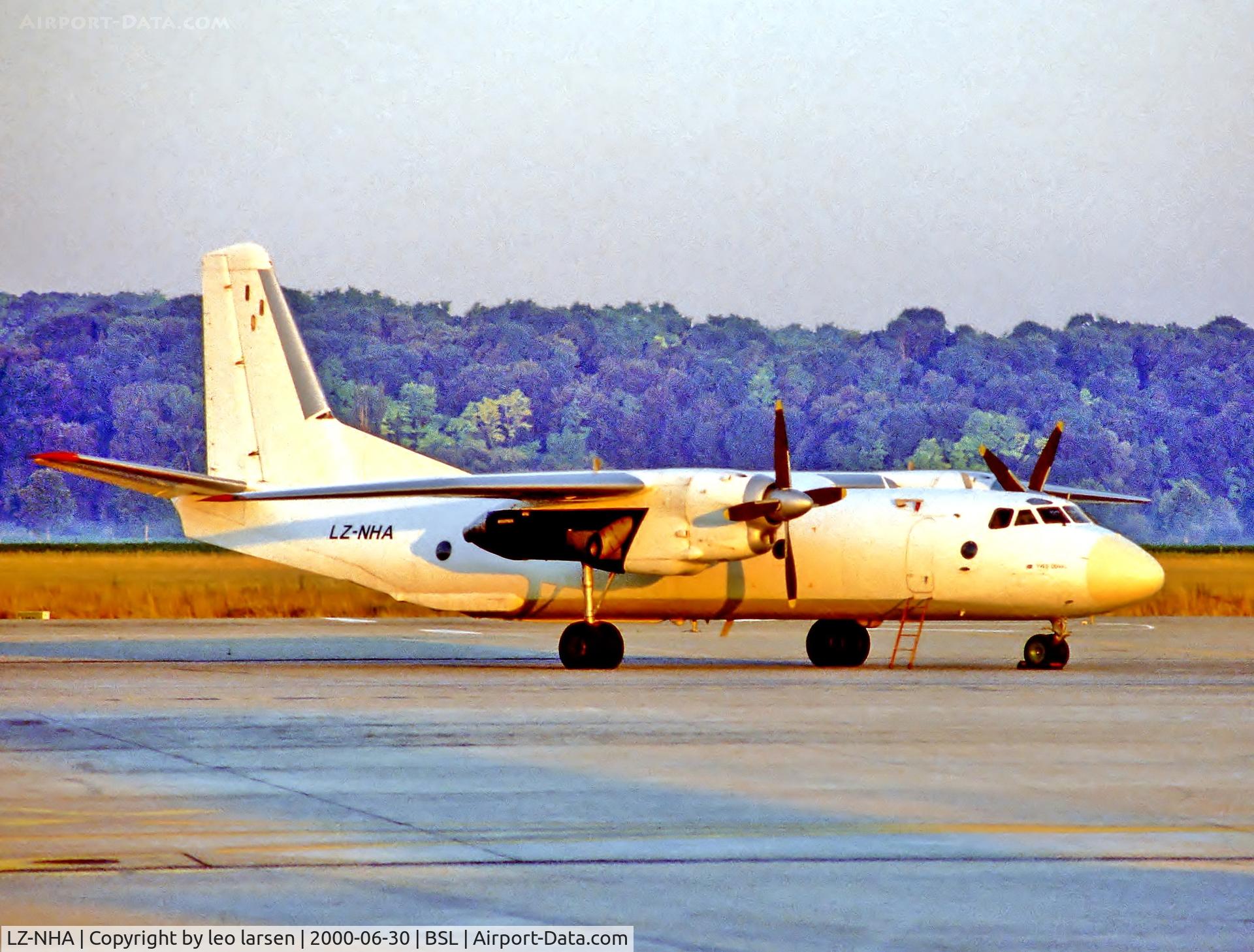 LZ-NHA, 1977 Antonov An-26 C/N 47 02, Basel 30.6.00