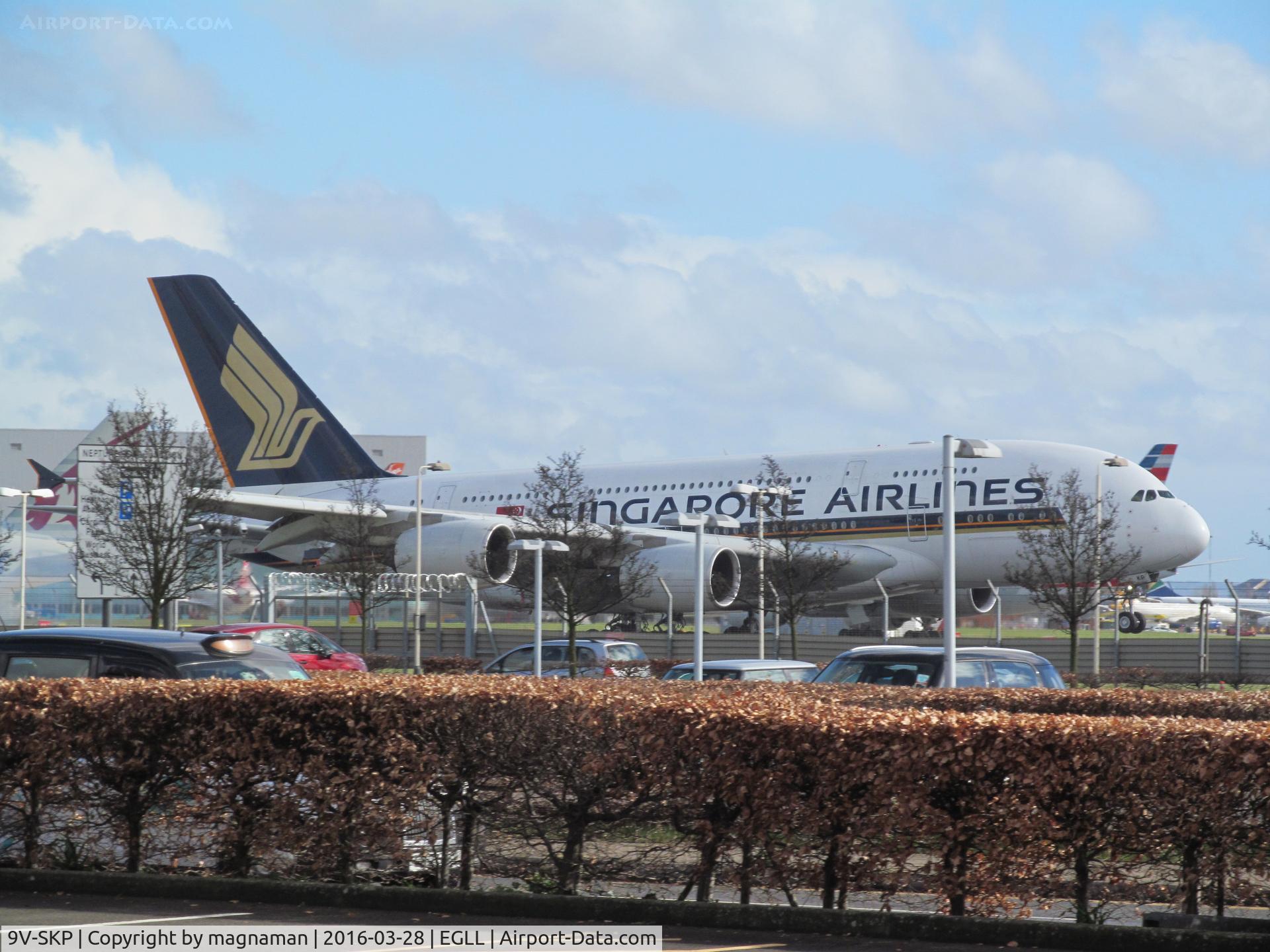 9V-SKP, 2011 Airbus A380-841 C/N 076, touchdown