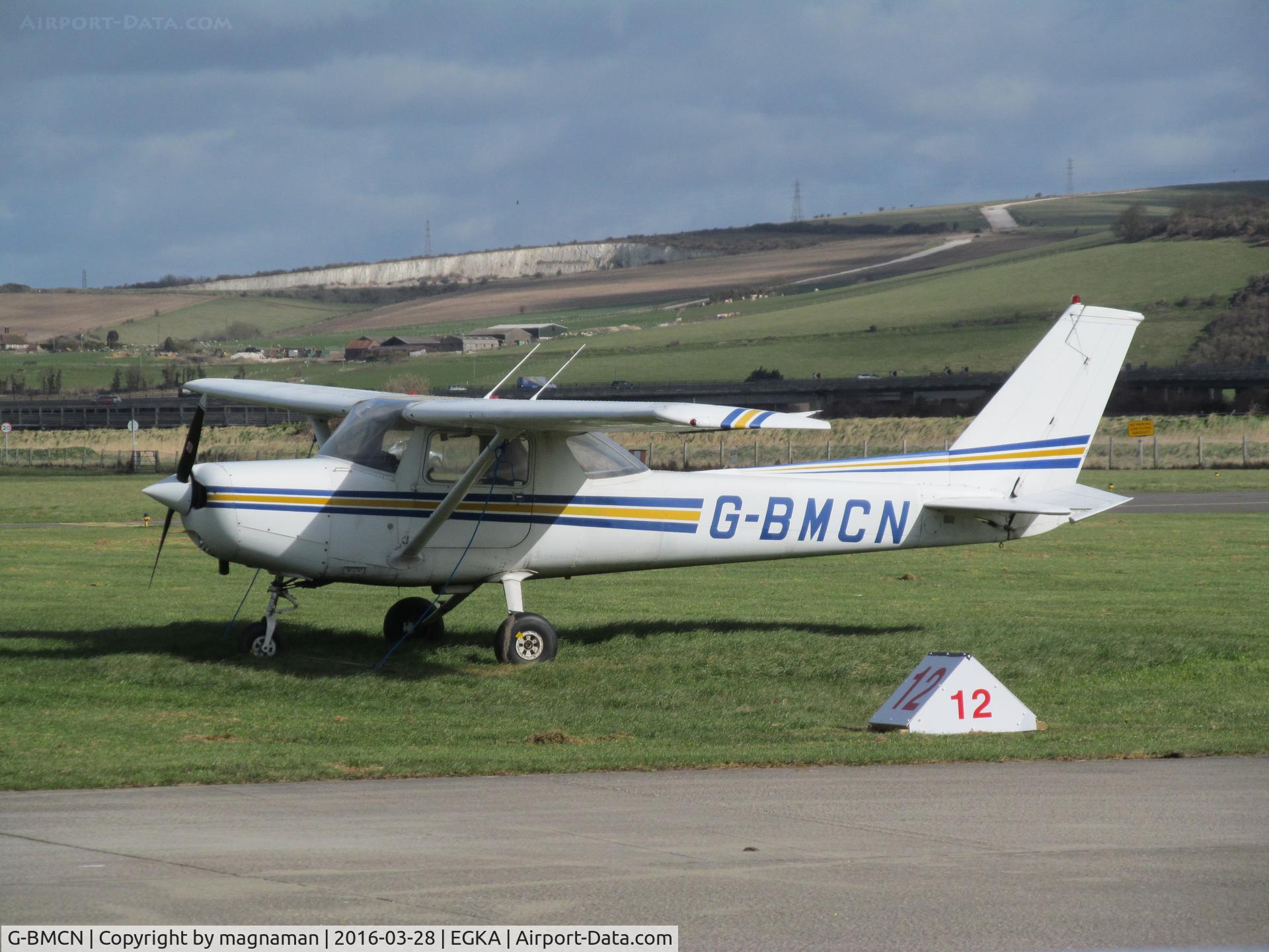 G-BMCN, 1978 Reims F152 C/N 1471, on apron