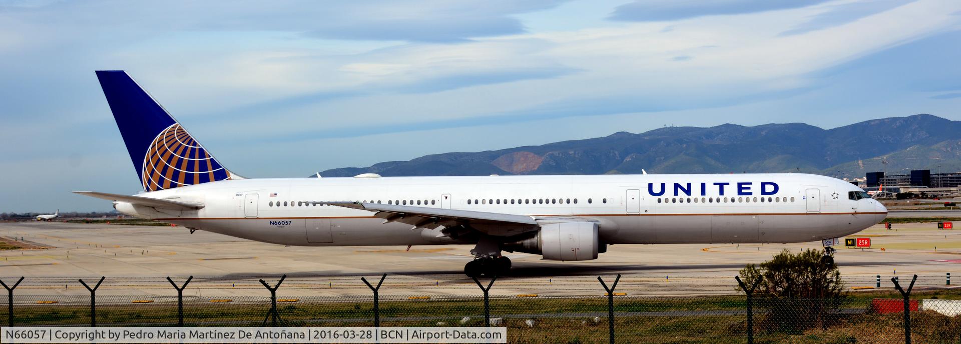 N66057, 2002 Boeing 767-424/ER C/N 29452, El Prat -  Barcelona  -  España
