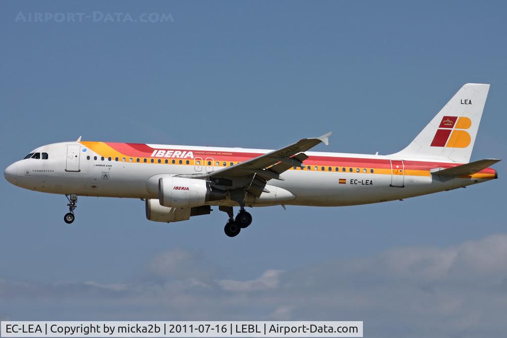 EC-LEA, 1999 Airbus A320-214 C/N 1099, Landing