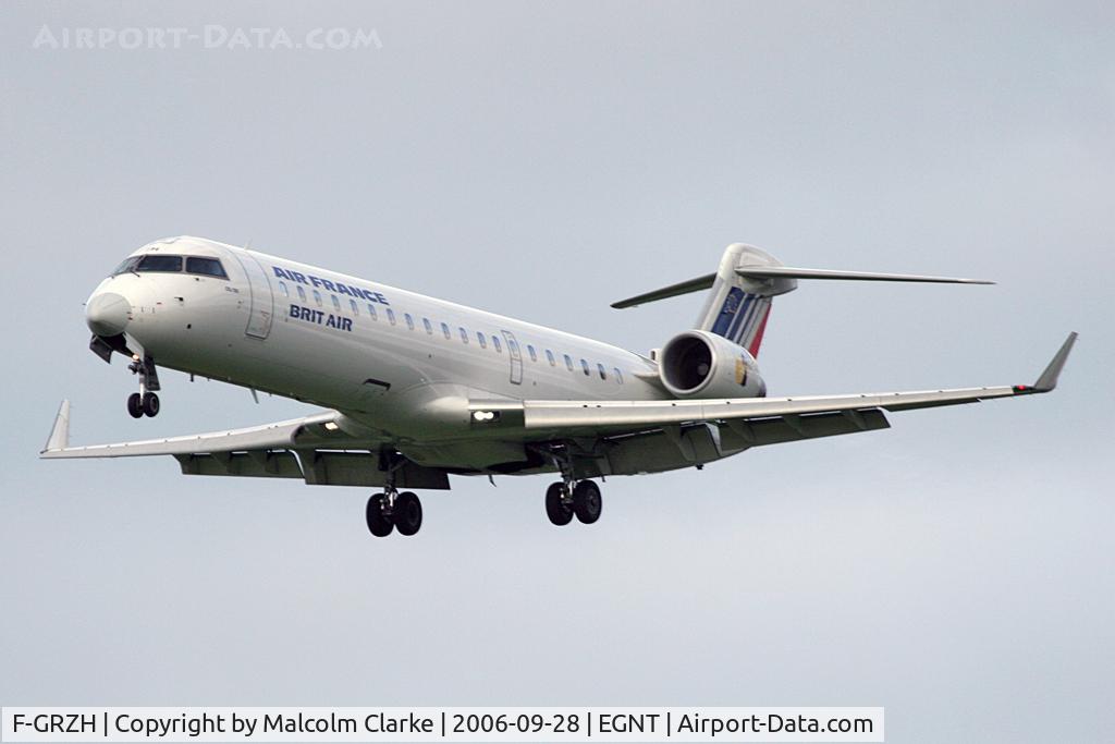 F-GRZH, 2003 Bombardier CRJ-702 (CL-600-2C10) Regional Jet C/N 10089, Canadair CL-600-2C10 Regional Jet CRJ-702 on approach to Newcastle Airport, September 2006.