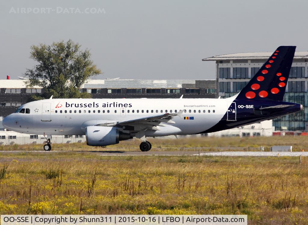 OO-SSE, 2006 Airbus A319-111 C/N 2700, Ready for take off from rwy 32R