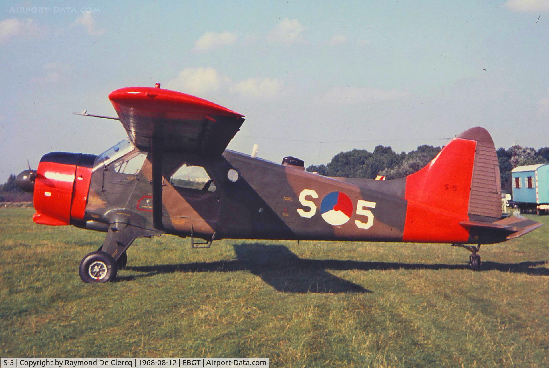 S-5, 1955 De Havilland Canada U-6A Beaver C/N 956, S-5 at Ghent airport in 1968. Former 55-3489. Served in Paraguay Air Force from 1975, was w/o in 1979.