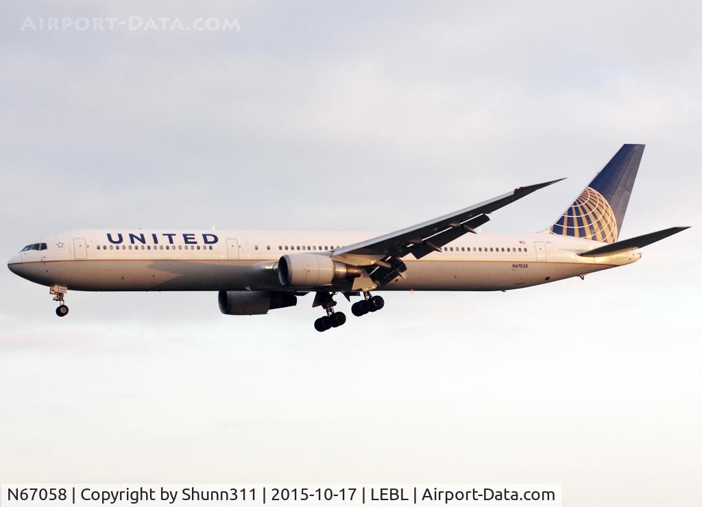 N67058, 2002 Boeing 767-424/ER C/N 29453, Landing rwy 25R