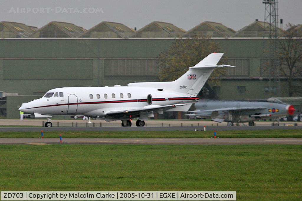 ZD703, British Aerospace BAe-125 CC.3 C/N 257183, British Aerospace BAe 125-CC3 taxy's to park after landing for the 11 Sqn disbanding ceremony at RAF Leeming on October 31st 2005.