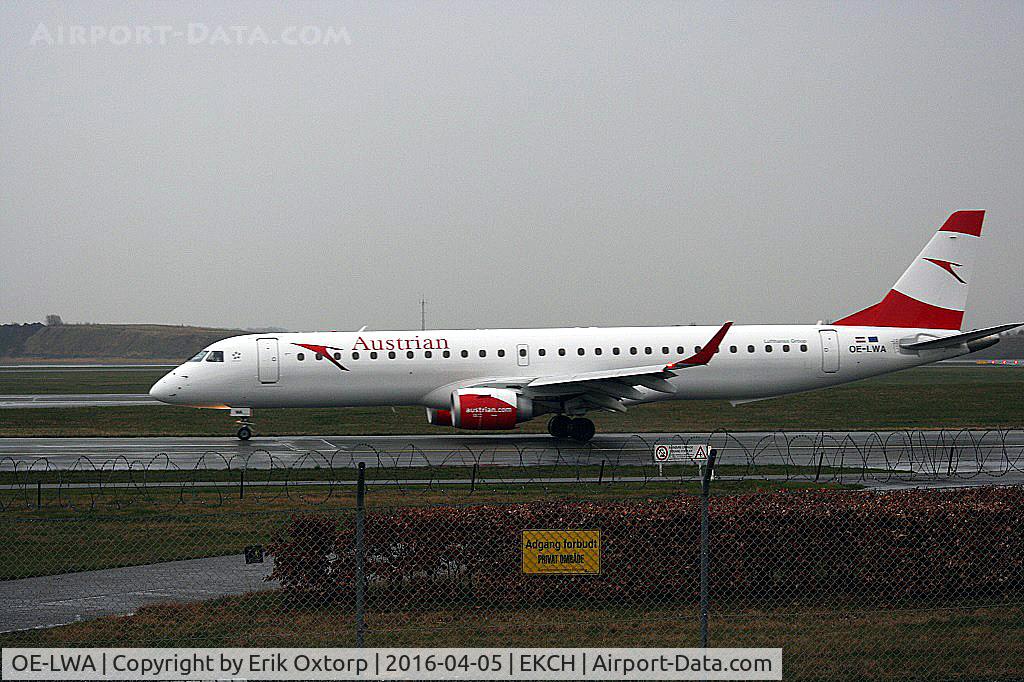 OE-LWA, 2009 Embraer 190LR (ERJ-190-200LR) C/N 19000314, OE-LWA just arrived rw 04L