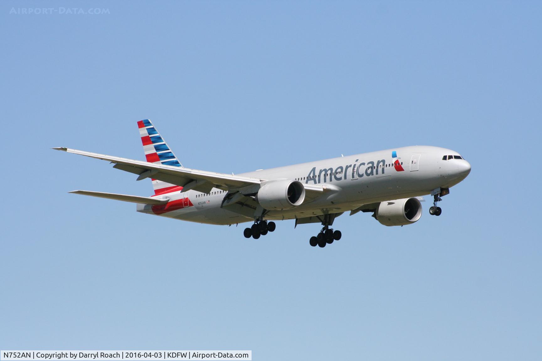 N752AN, 2001 Boeing 777-223 C/N 30260, AA 772 short final 18R.