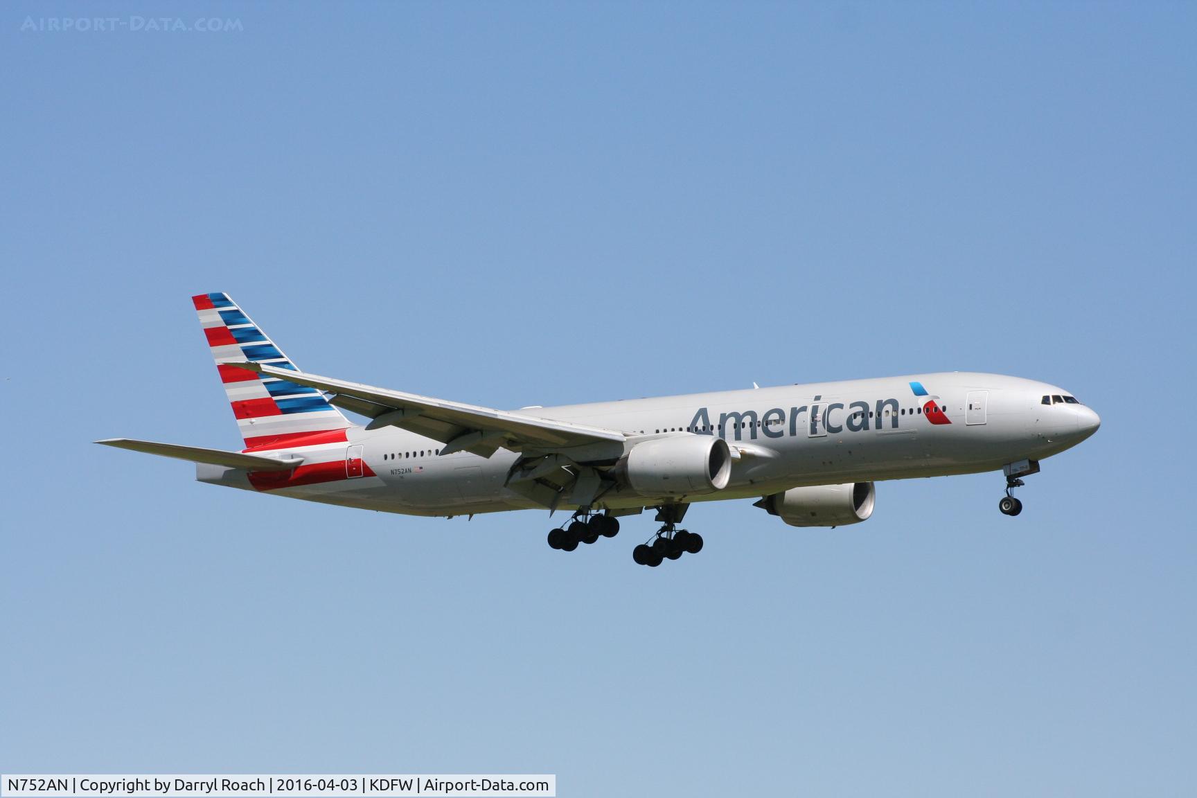 N752AN, 2001 Boeing 777-223 C/N 30260, AA 772 short final 18R.