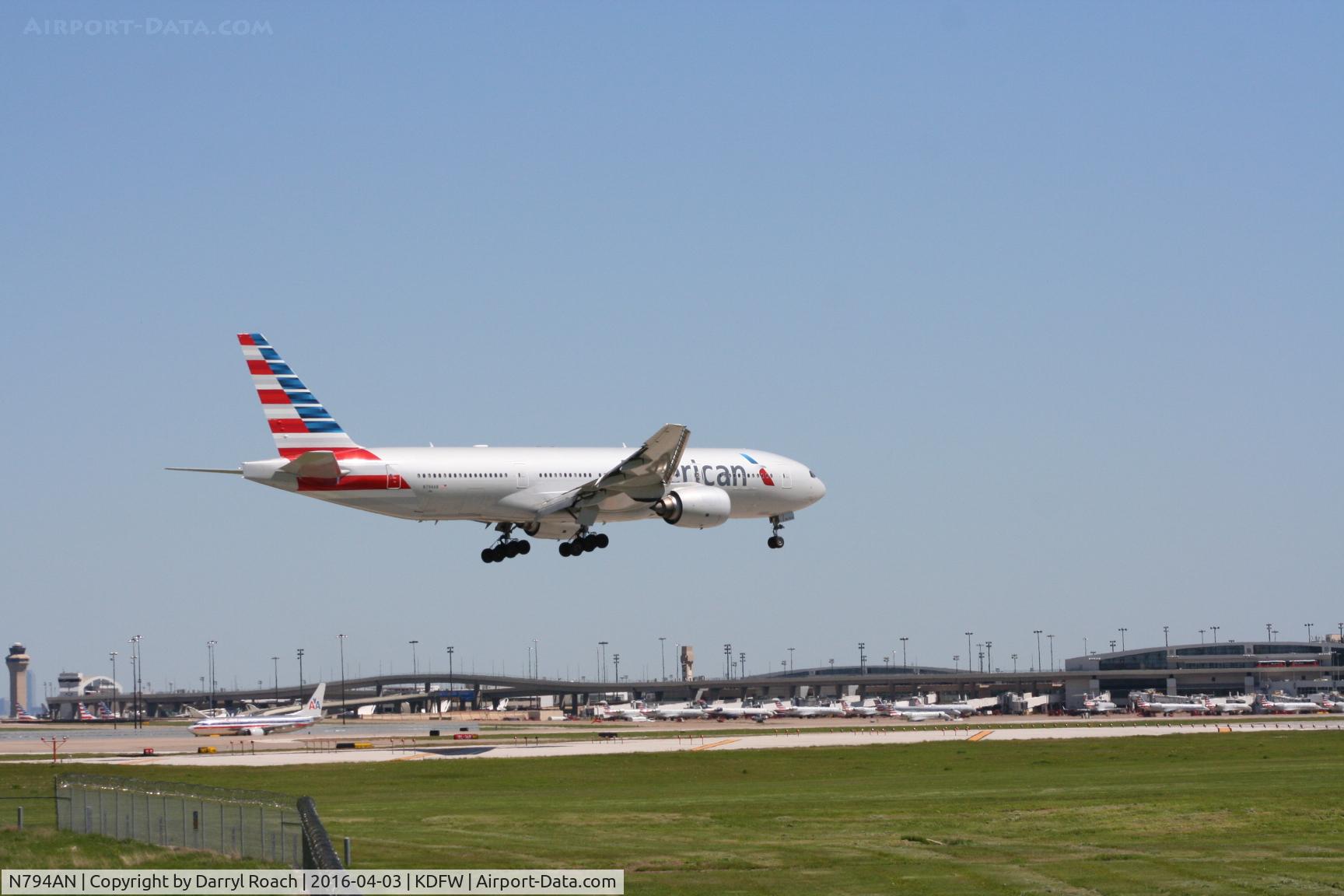 N794AN, 2000 Boeing 777-223 C/N 30256, AA 772 about to touch 18R.