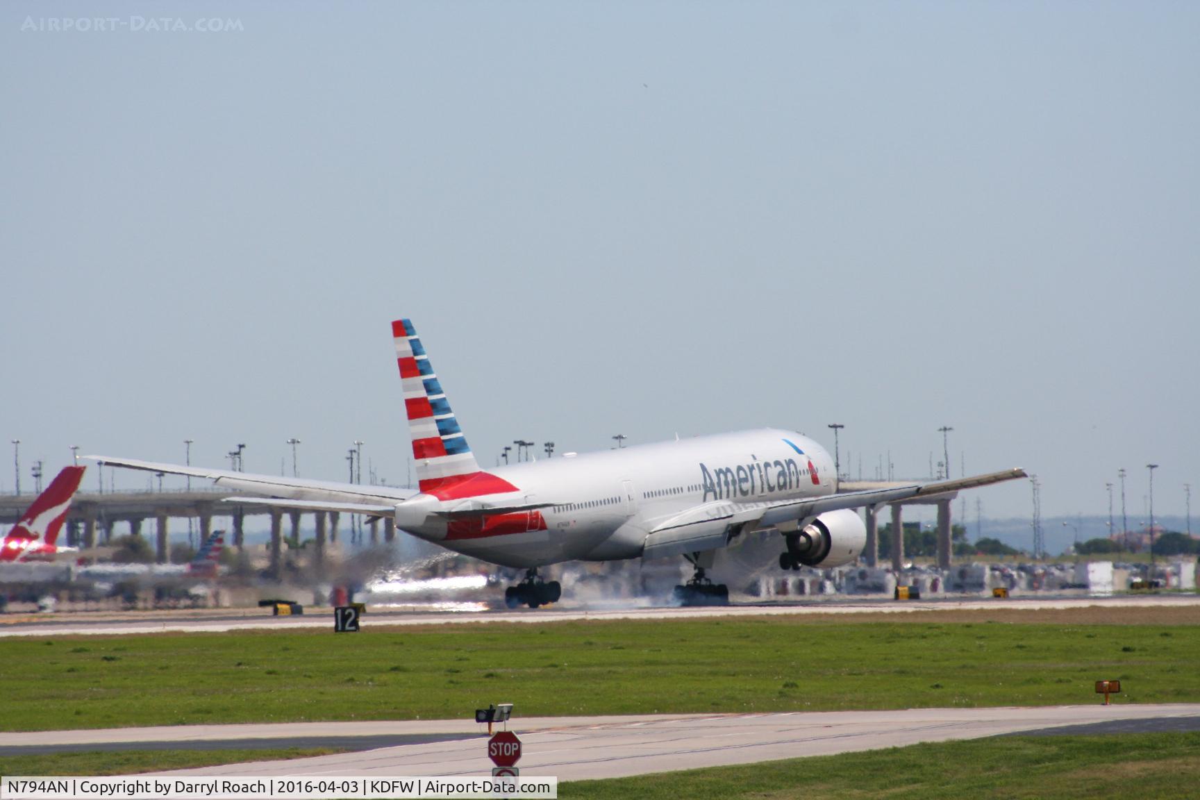 N794AN, 2000 Boeing 777-223 C/N 30256, AA 772 touches down 18R.