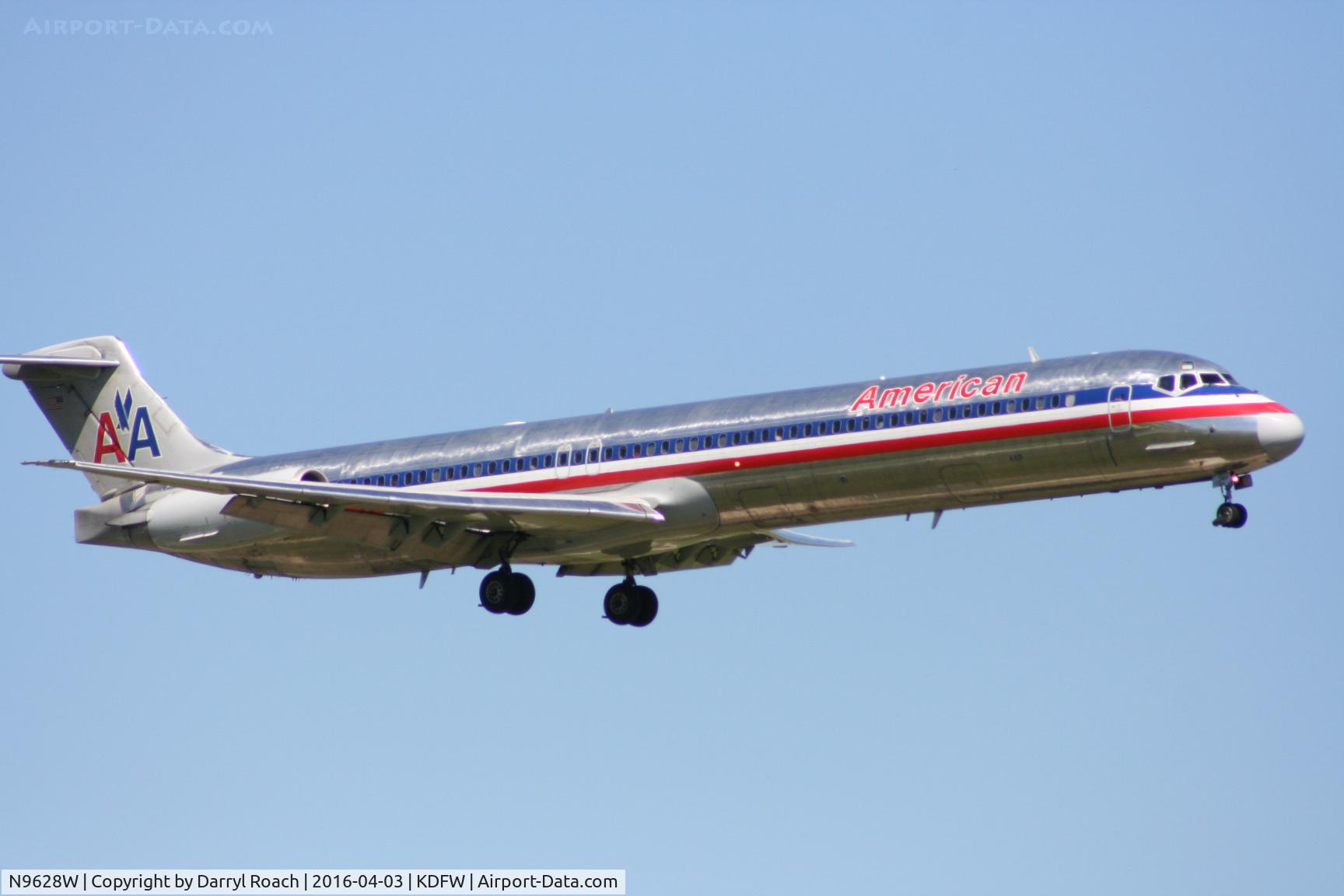 N9628W, 1998 McDonnell Douglas MD-83 (DC-9-83) C/N 53598, AA's 4XP about to touch on 18R.