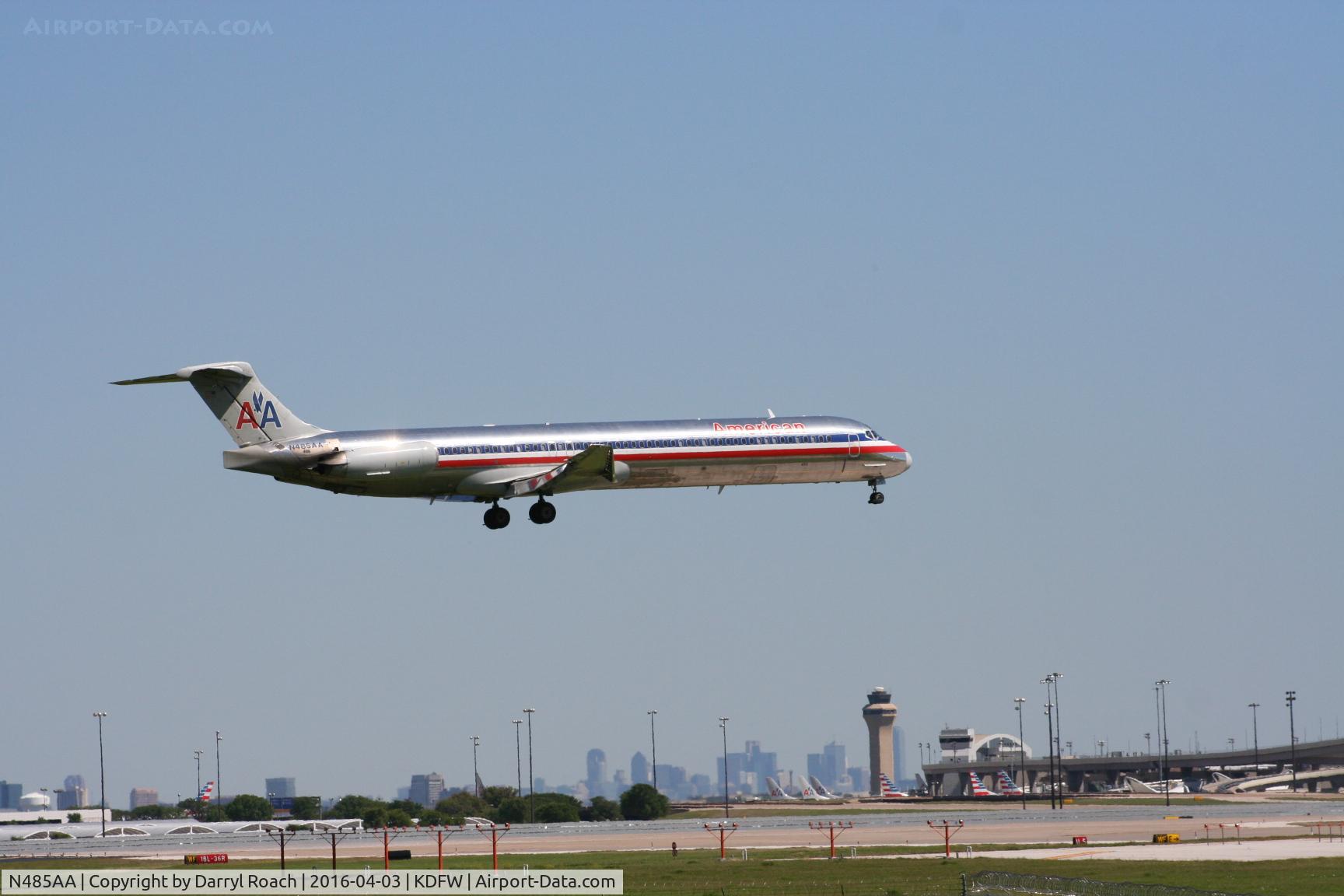 N485AA, 1988 McDonnell Douglas MD-82 (DC-9-82) C/N 49678, AA's 485 short final 18R.