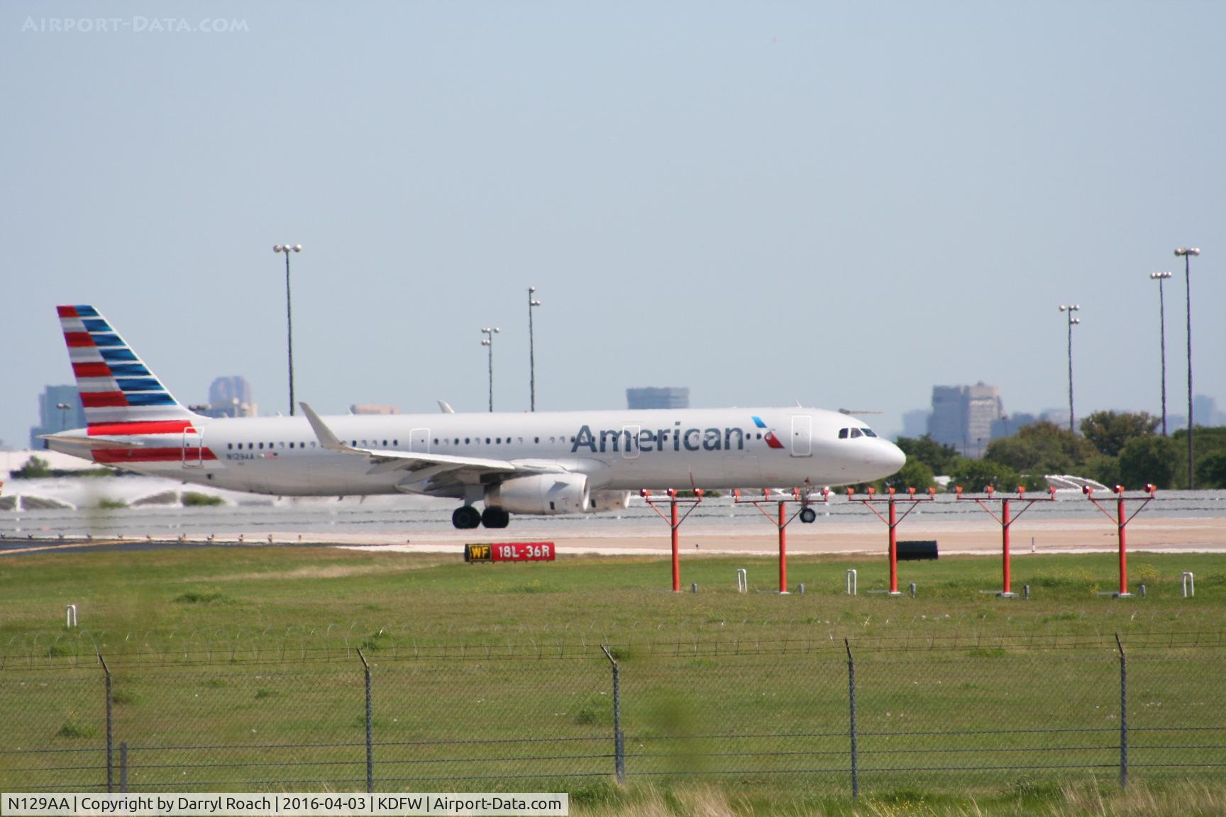 N129AA, 2014 Airbus A321-231 C/N 6401, AA 321 lines up for T/O.