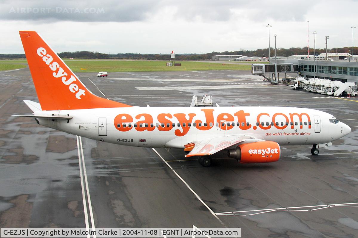 G-EZJS, 2002 Boeing 737-73V C/N 32414, Boeing 737-73V, Newcastle Airport, November 2004.