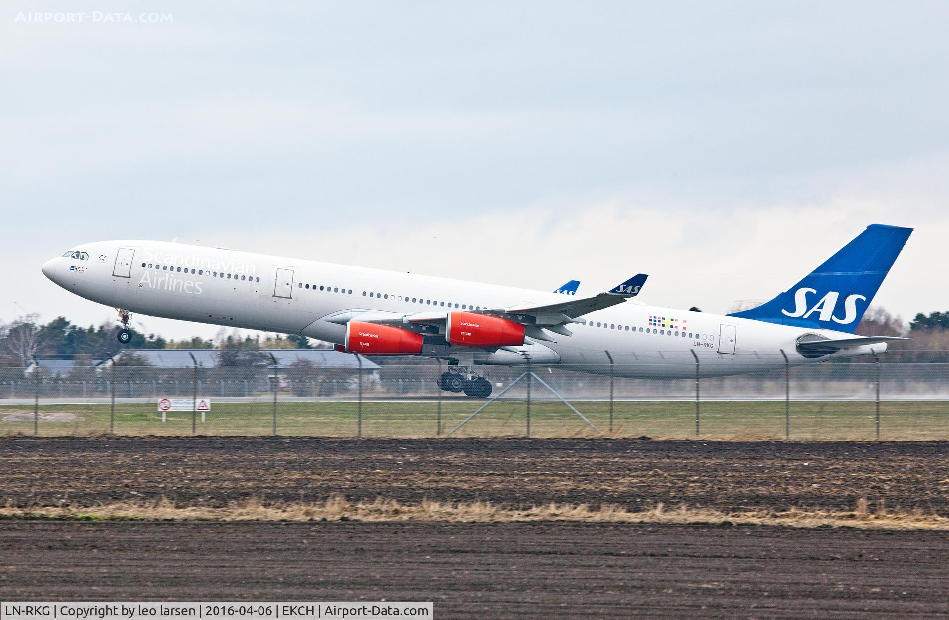 LN-RKG, 2001 Airbus A340-313X C/N 424, Copenhagen 6.4.16