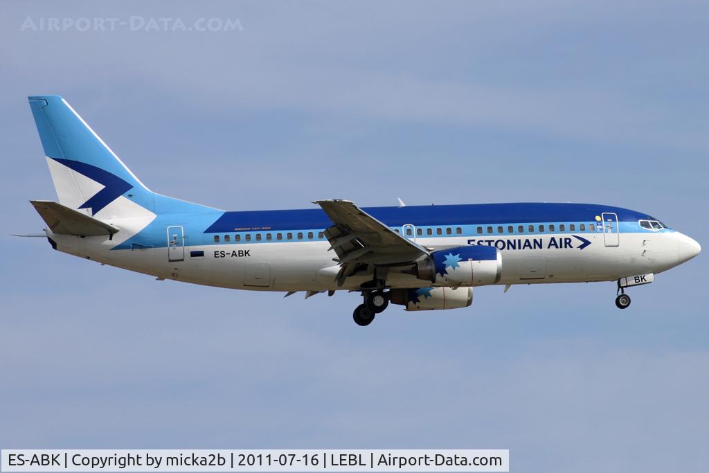 ES-ABK, 1998 Boeing 737-36N C/N 28572, Landing