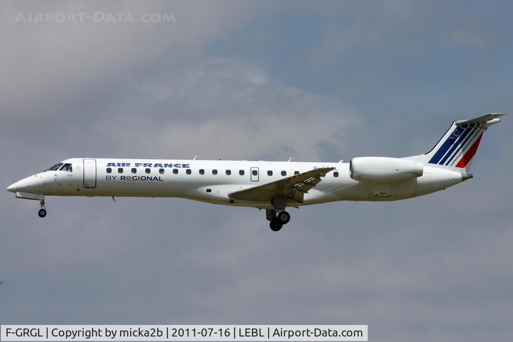 F-GRGL, 2001 Embraer EMB-145EU (ERJ-145EU) C/N 145375, Landing