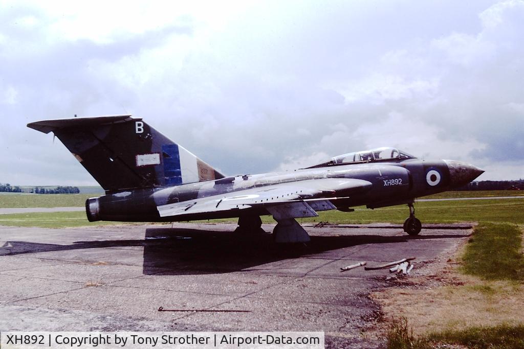 XH892, 1958 Gloster Javelin FAW.9R C/N 11329, Sitting out on the airfield at Duxford in July 1979