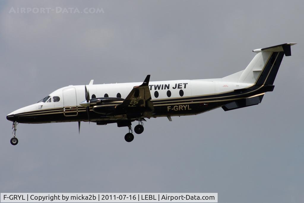 F-GRYL, 1997 Beech 1900D C/N UE-301, Landing