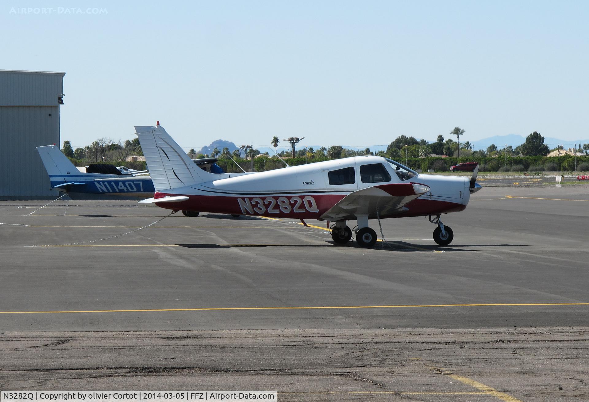 N3282Q, 1977 Piper PA-28-140 C/N 28-7725221, Falcon field