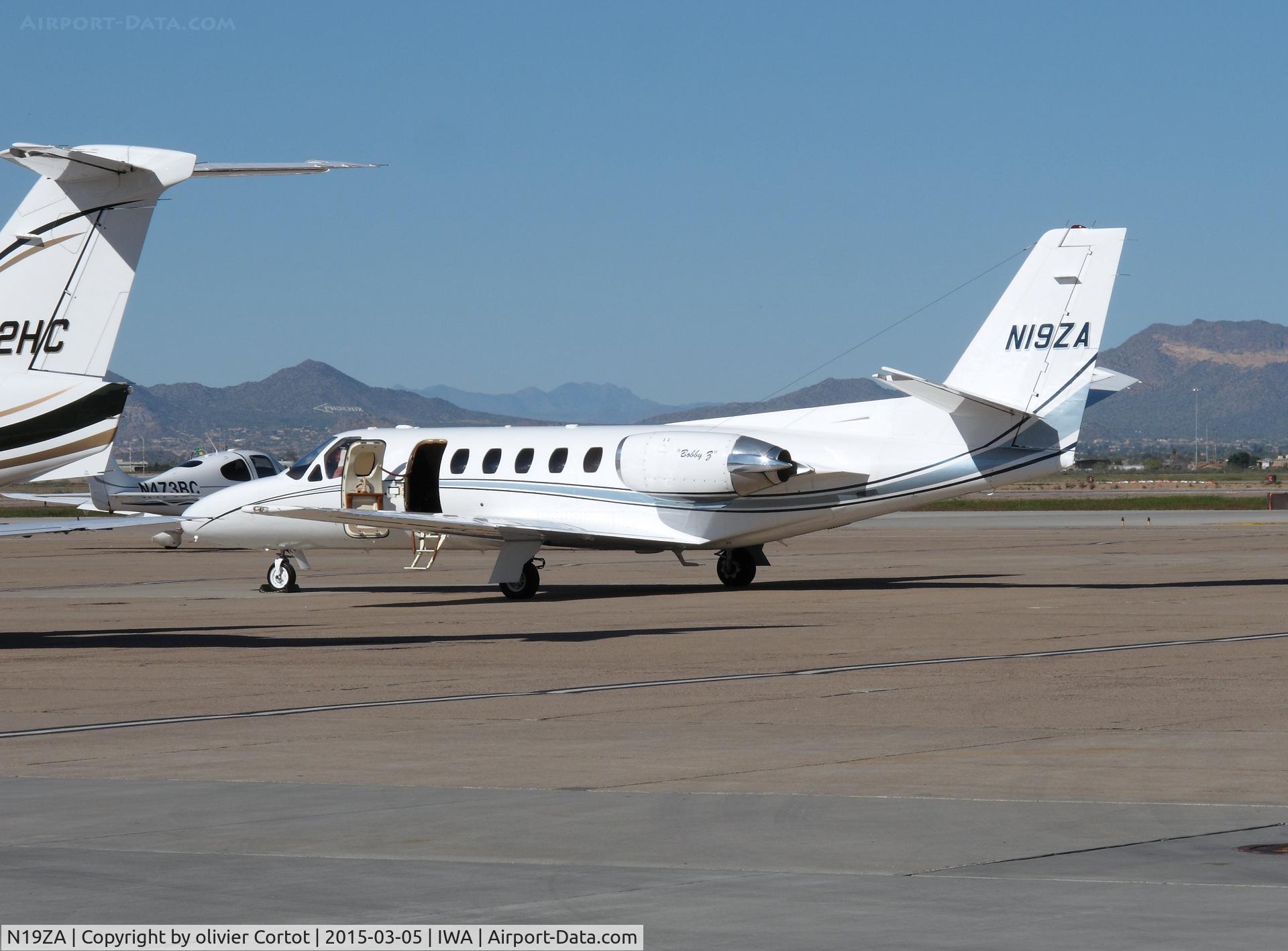 N19ZA, 1986 Cessna S550 Citation IIS C/N S550-0094, waiting for passengers