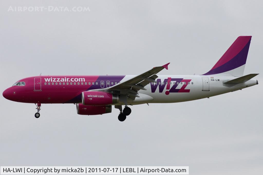 HA-LWI, 2011 Airbus A320-232 C/N 4628, Landing