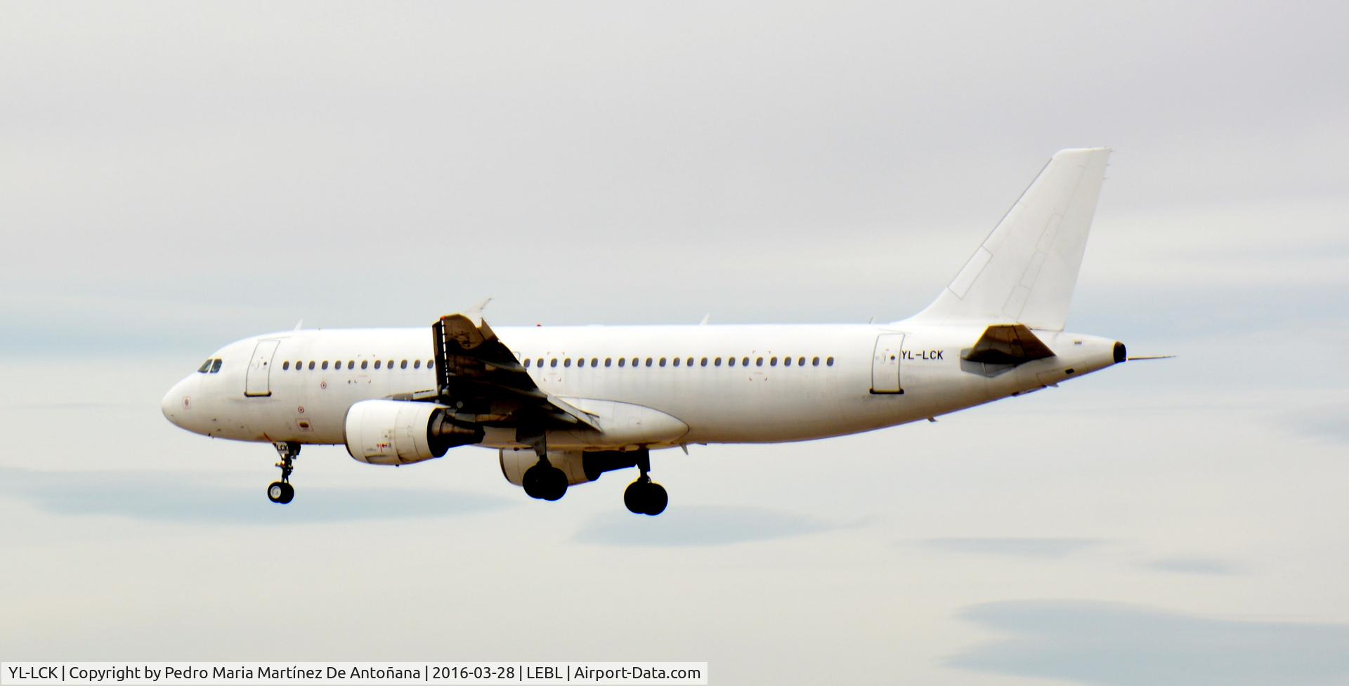 YL-LCK, 1998 Airbus A320-214 C/N 936, El Prat -  Barcelona  -  España