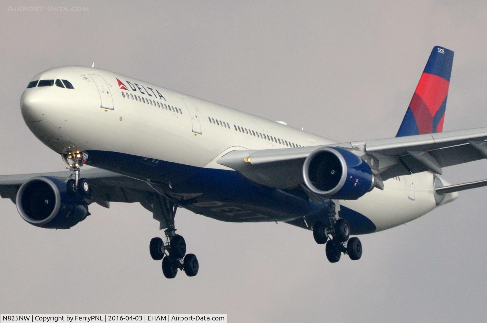 N825NW, 2015 Airbus A330-302 C/N 169, Delta A333 arriving in AMS cn 1679 del Nov 2015
