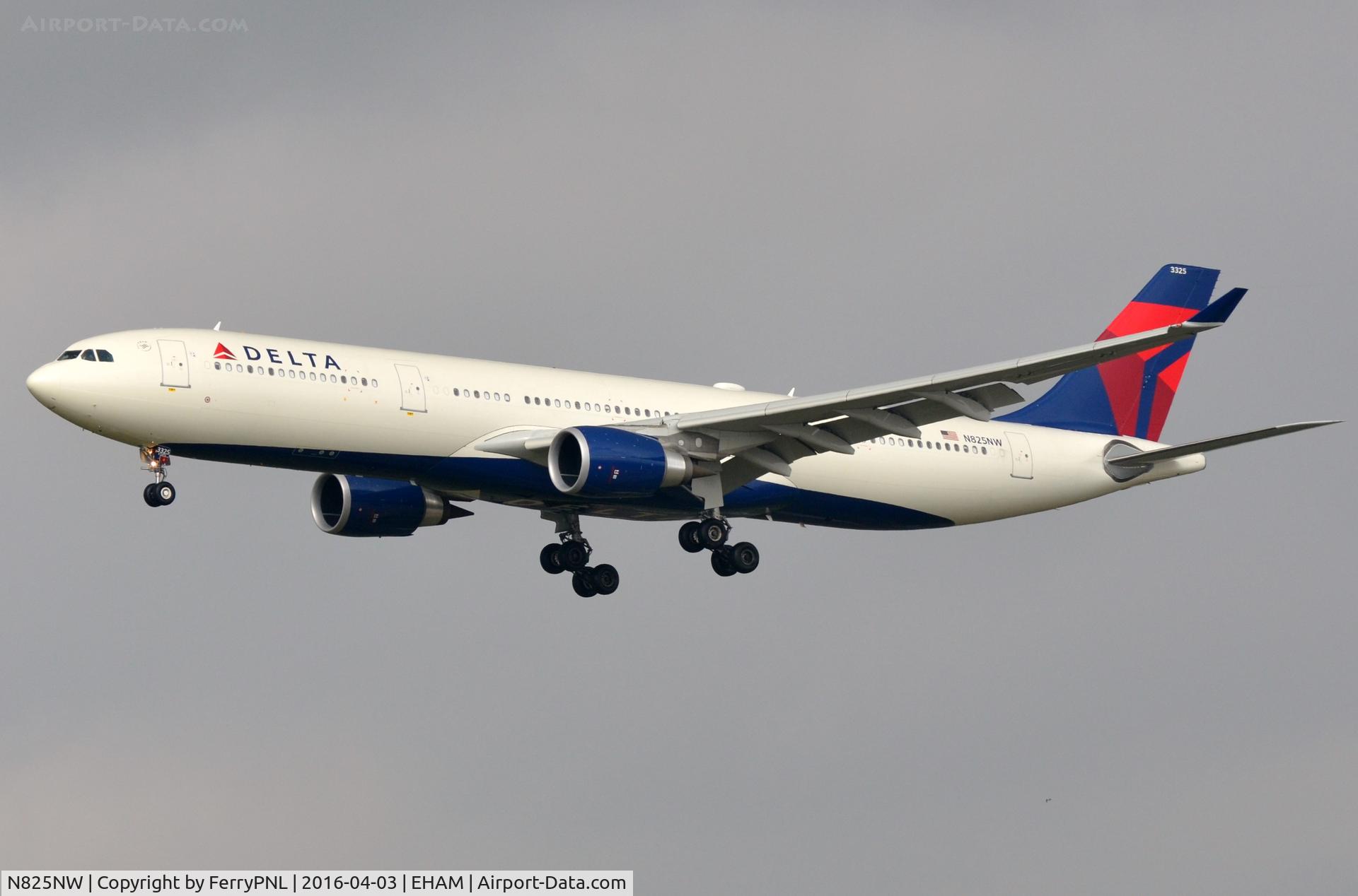 N825NW, 2015 Airbus A330-302 C/N 169, Delta A333 landing in AMS cn 1679 del Nov 2015