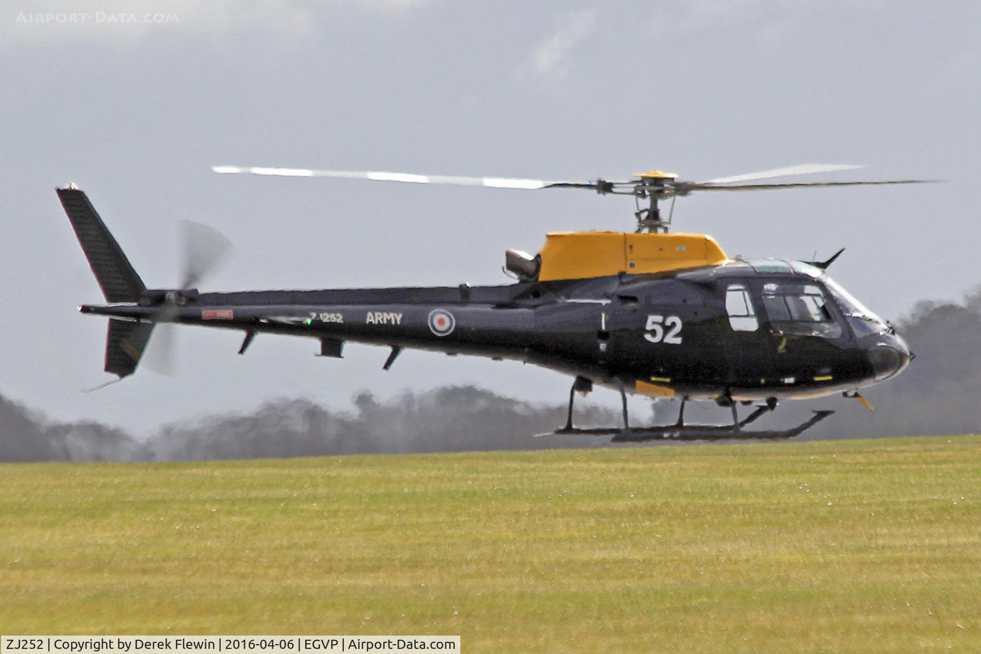 ZJ252, 1997 Eurocopter AS-350BB Squirrel HT2 Ecureuil C/N 3049, Squirrel HT2, coded 52, 2 Regiment 670 Squadron Middle Wallop based, previously G-BXOK, seen hover practicing.