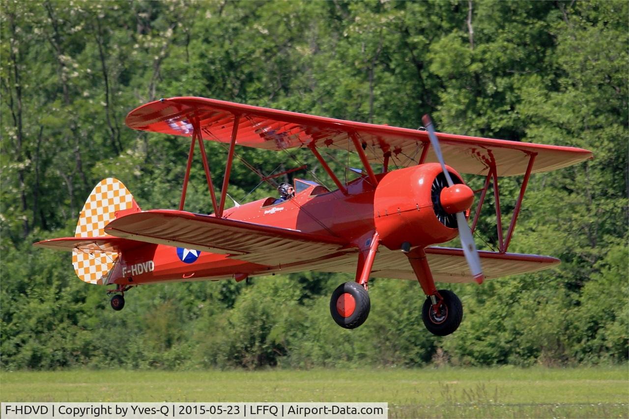 F-HDVD, 1940 Boeing A75N1 (PT-17) C/N 75-940, Boeing A75N1 (PT17), Take off, La Ferté-Alais airfield (LFFQ) Air show 2015
