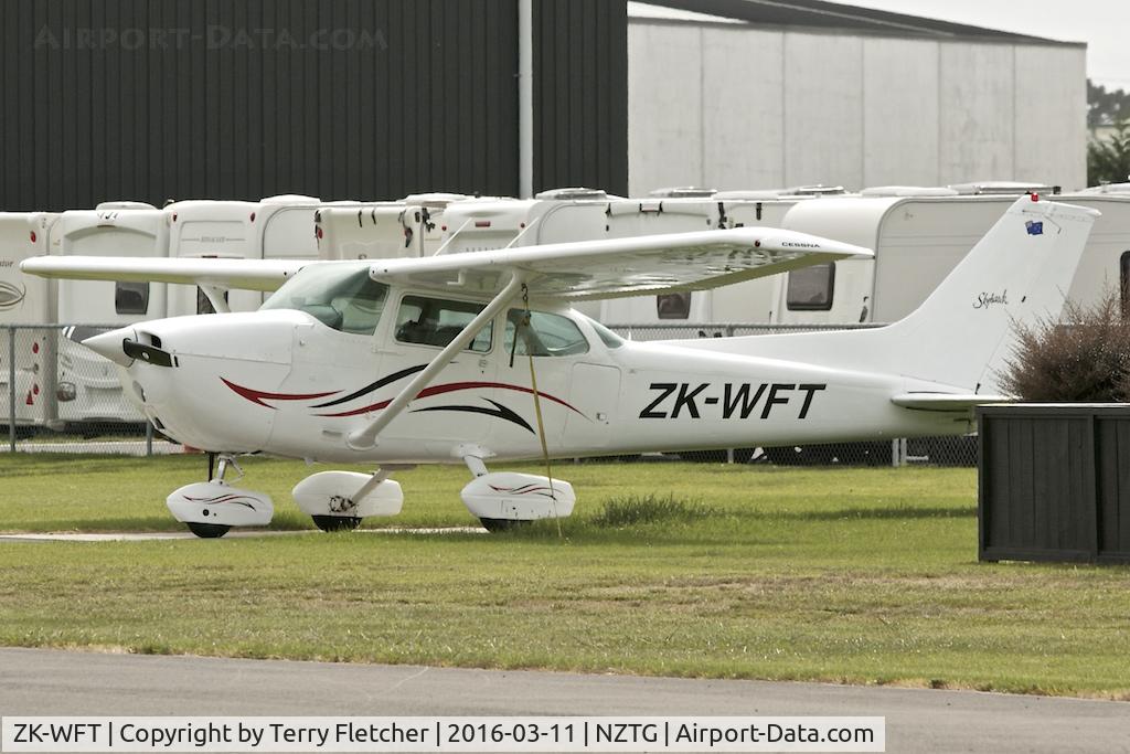 ZK-WFT, Cessna 172N C/N 17267712, At Tauranga