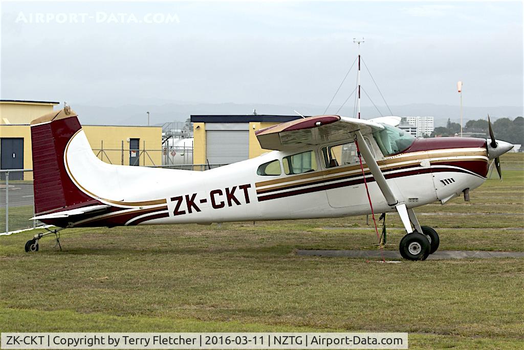 ZK-CKT, Cessna 185D Skywagon C/N 185-0929, At Tauranga