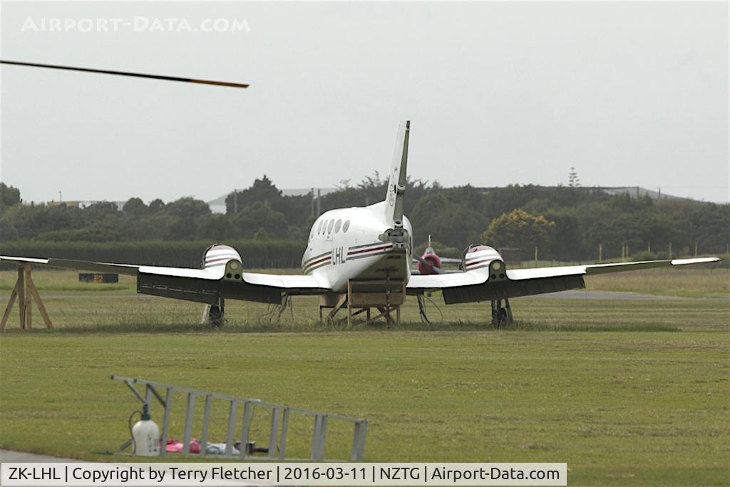 ZK-LHL, 1982 Cessna 425 Conquest I C/N 425-0171, At Tauranga