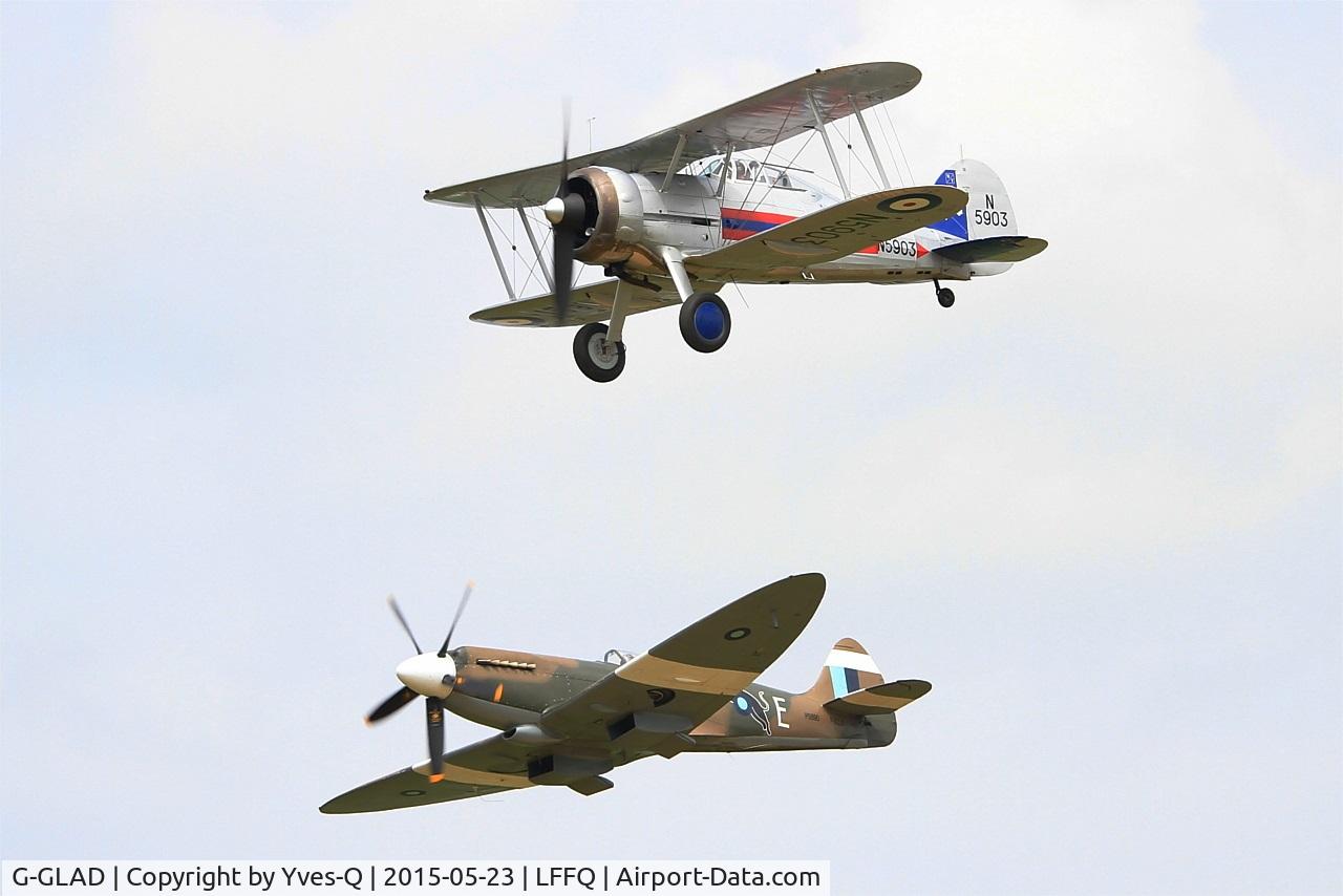 G-GLAD, 1939 Gloster Gladiator Mk2 C/N G5/75751, Gloster Gladiator II, Flight with Supermarine Spitfire, La Ferté-Alais (LFFQ) Air show 2015