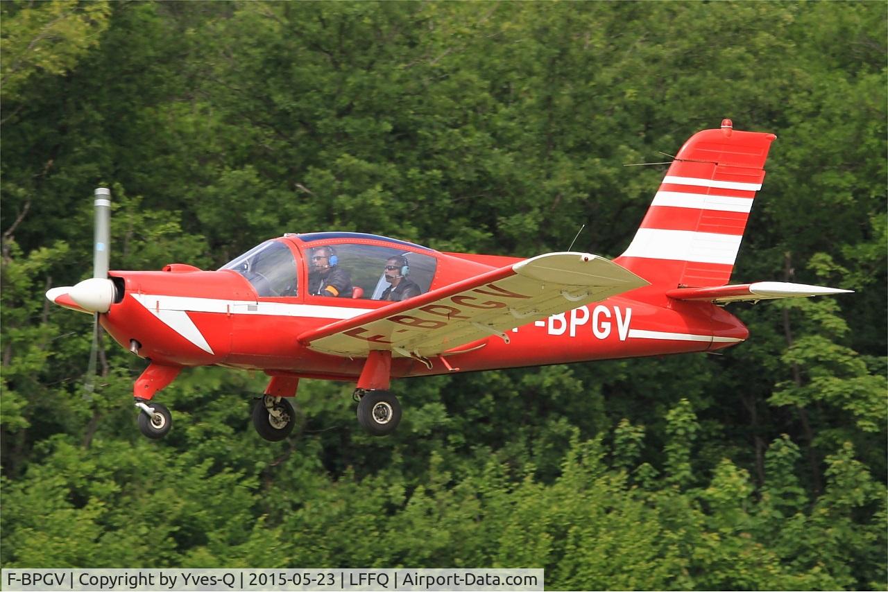 F-BPGV, 1968 Socata MS-893A Rallye Commodore 180 C/N 10796, Socata MS-893A Rallye Commodore 180, Take off, La Ferté-Alais airfield (LFFQ) Airshow 2015