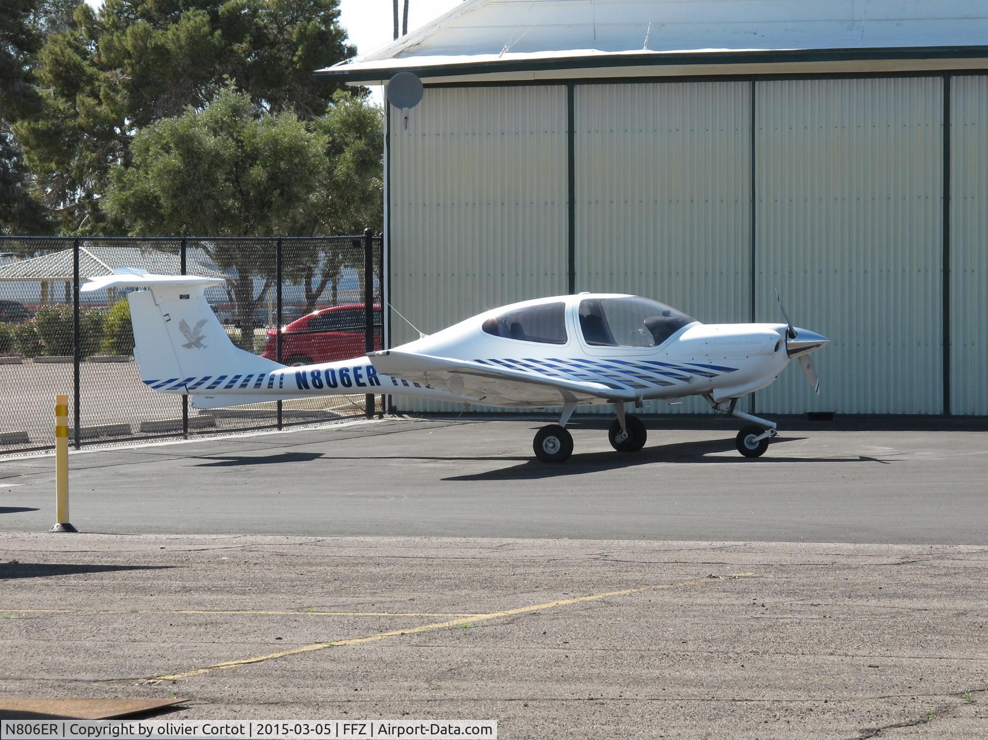 N806ER, 2003 Diamond DA-40 Diamond Star C/N 40.317, Falcon field