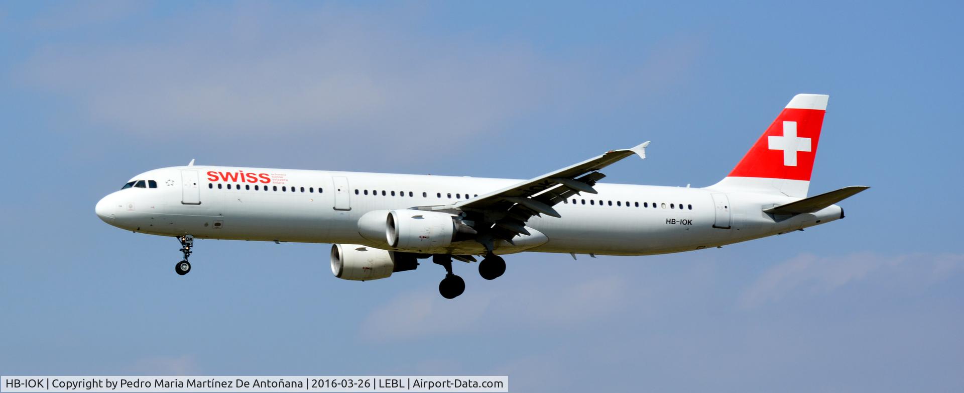 HB-IOK, 1999 Airbus A321-111 C/N 987, El Prat -  Barcelona  -  España