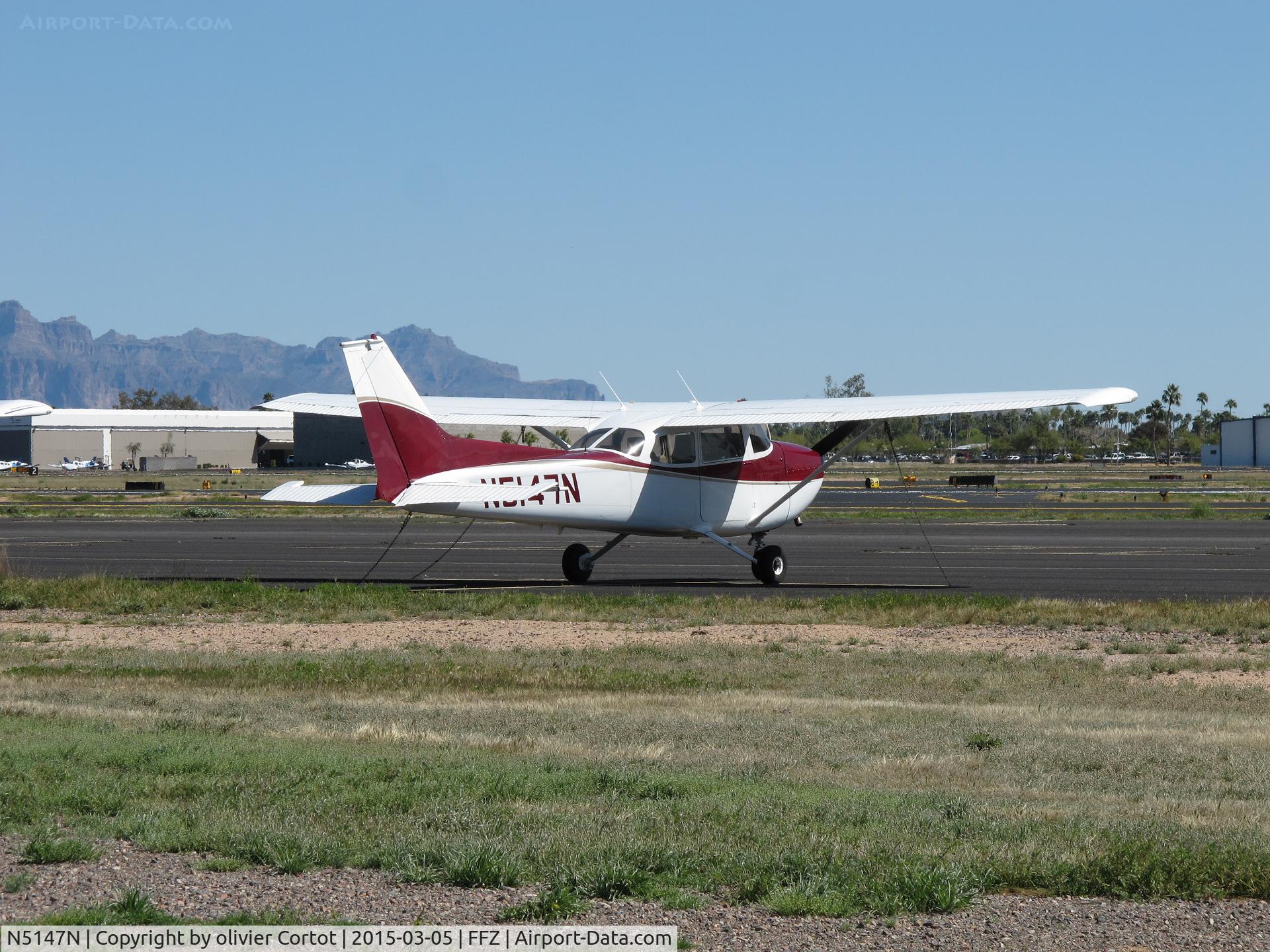 N5147N, Cessna 172M C/N 17261417, Falcon field