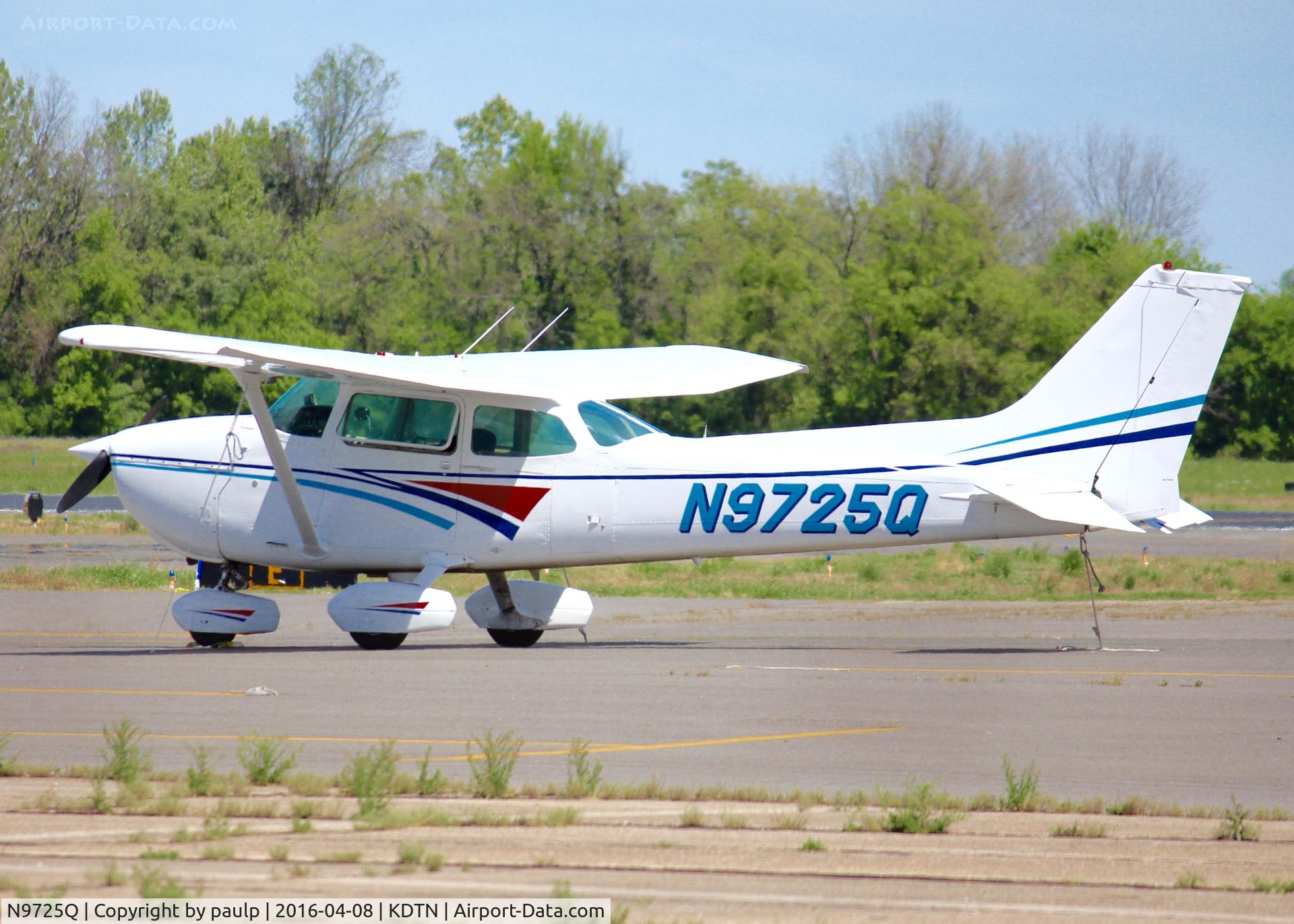 N9725Q, 1975 Cessna 172M C/N 17265787, At Downtown Shreveport.