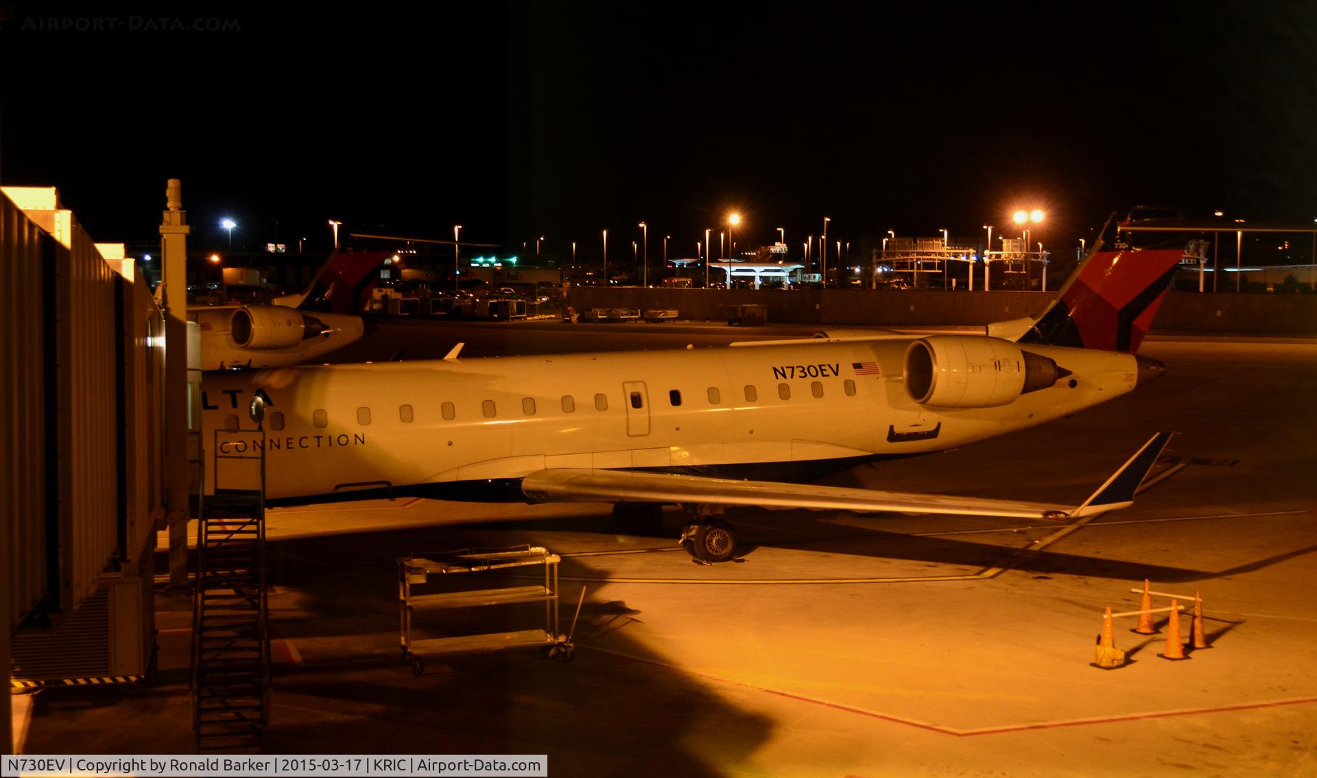 N730EV, 2004 Bombardier CRJ-701 (CL-600-2C10) Regional Jet C/N 10141, Richmond at the gate