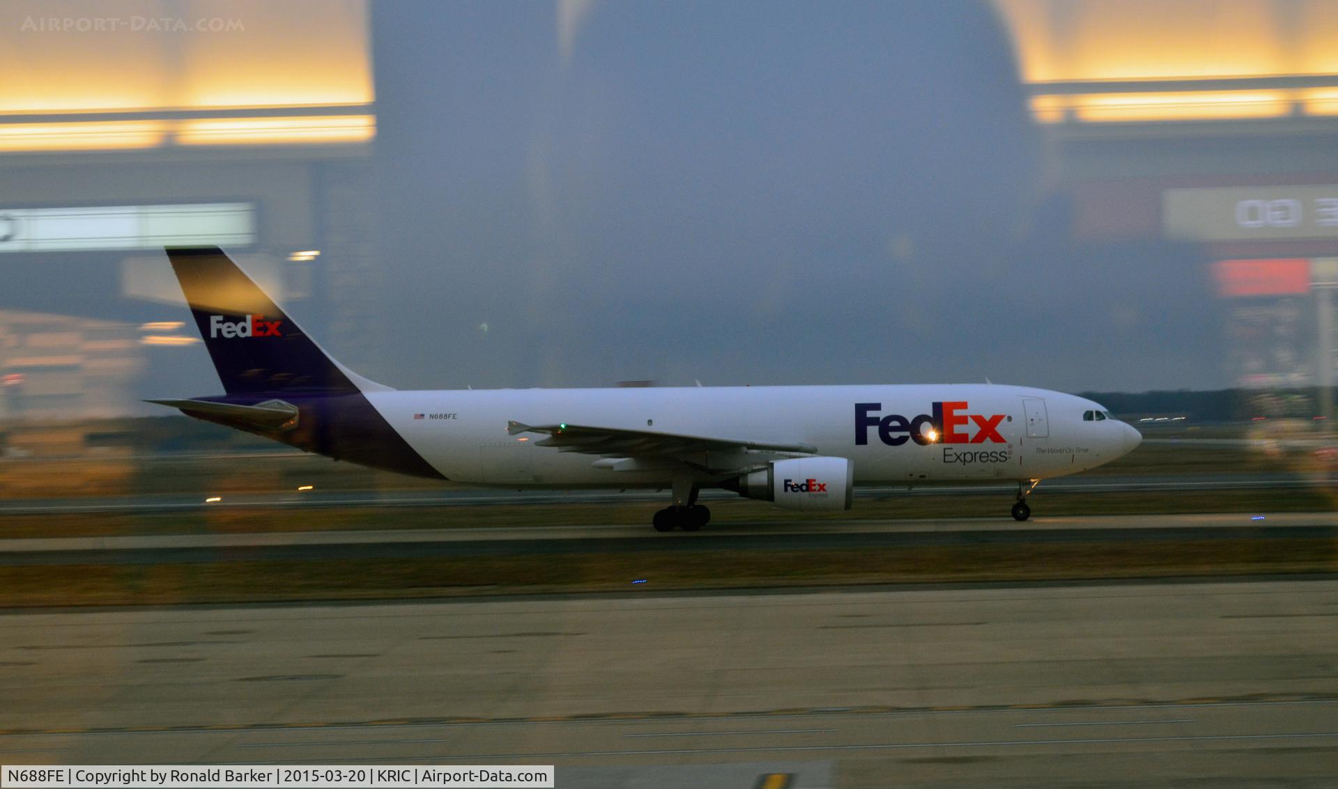 N688FE, 2007 Airbus A300F4-605R C/N 0874, On the ramp