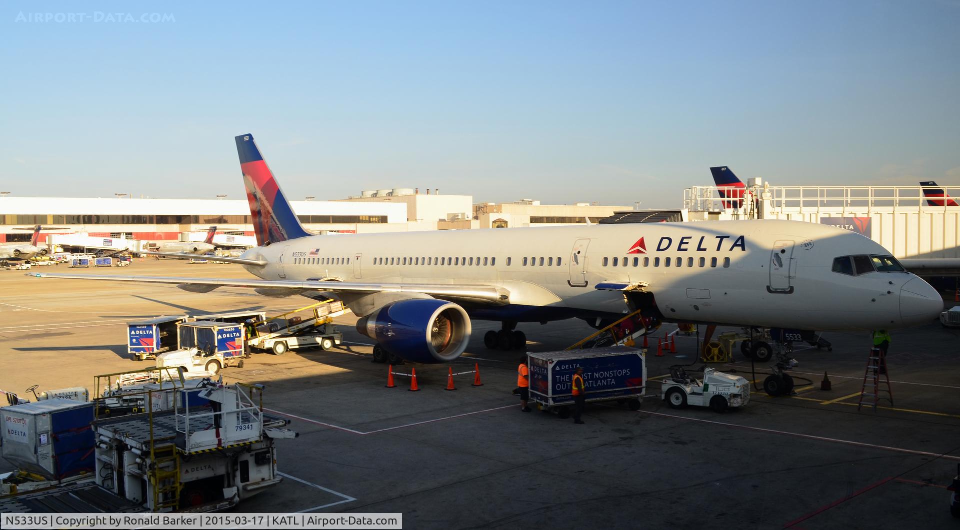 N533US, 1988 Boeing 757-251 C/N 24264, At the gate Atlanta