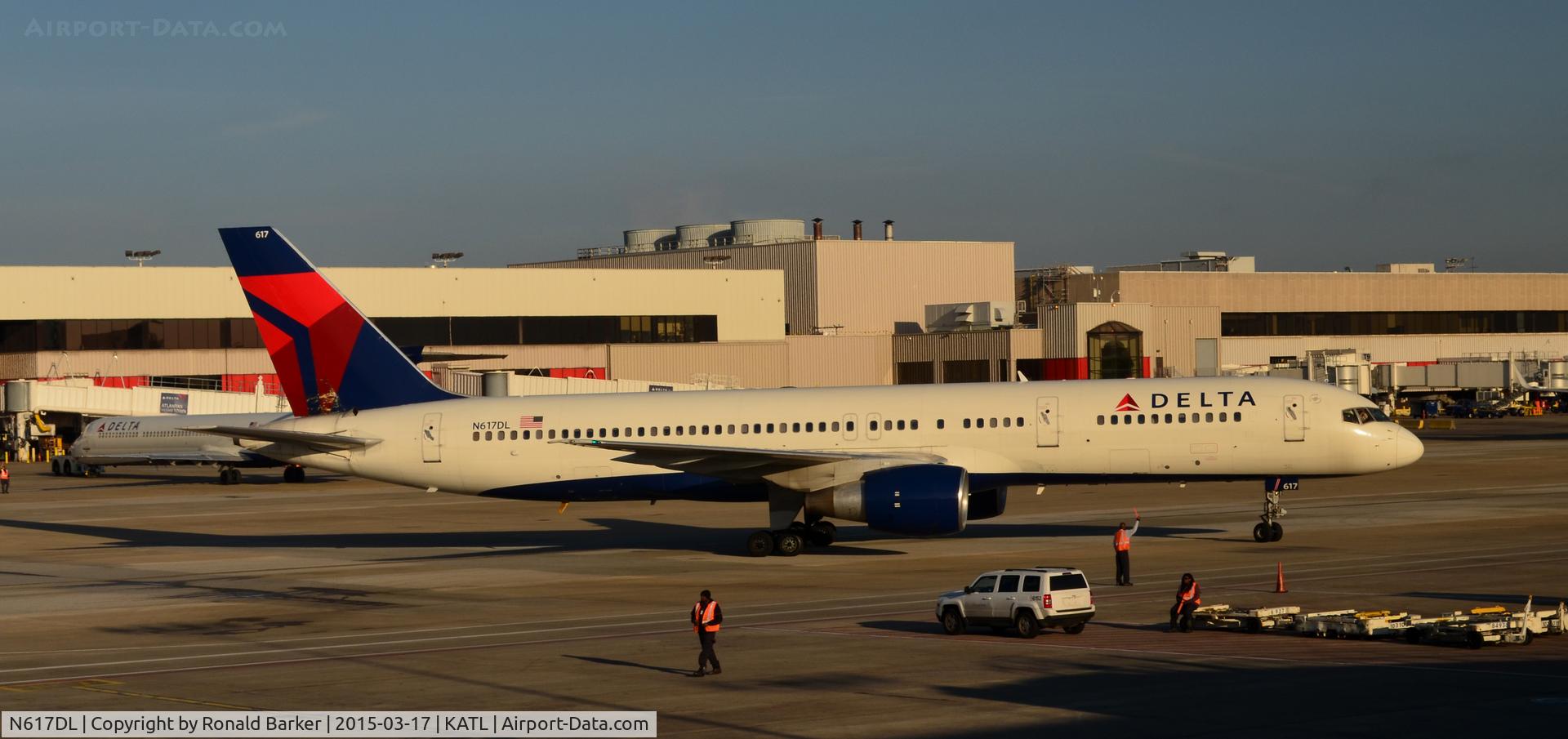 N617DL, 1986 Boeing 757-232 C/N 22907, Taxi Atlanta