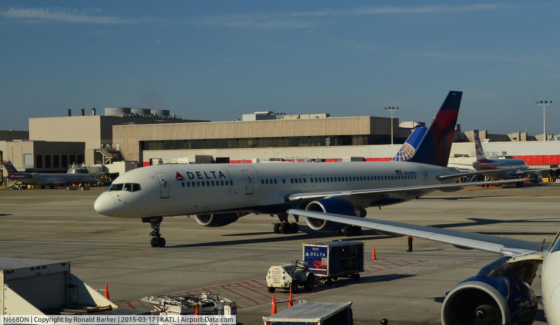 N668DN, 1991 Boeing 757-232 C/N 25141, Taxi Atlanta