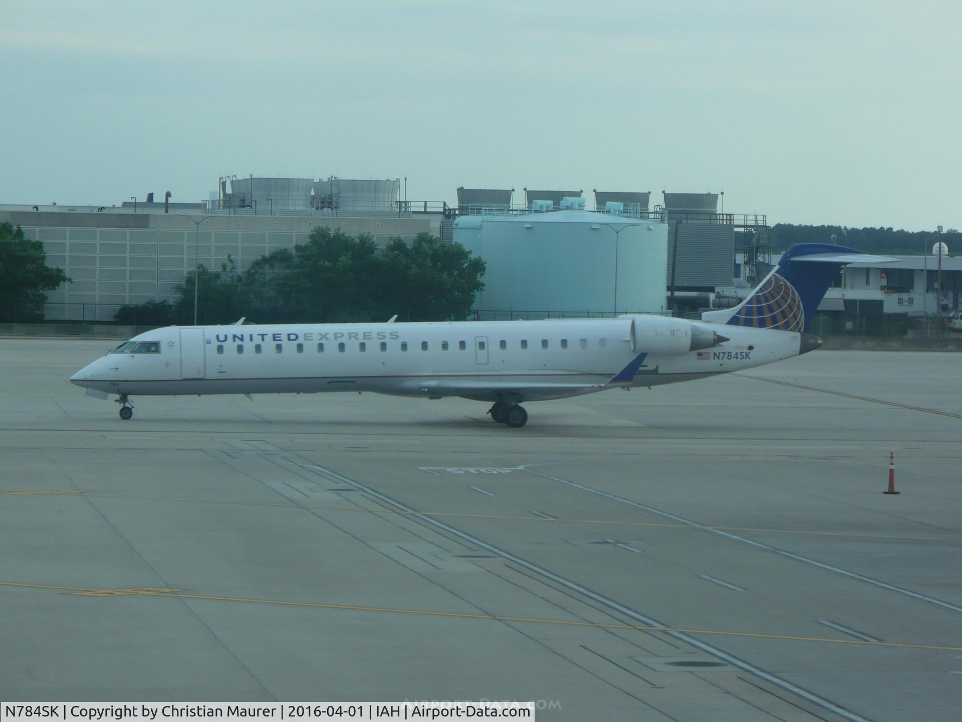 N784SK, 2009 Bombardier CRJ-700 (CL-600-2C10) Regional Jet C/N 10284, Skywest CRJ-700 Arriving to take me to Cincinnati CVG